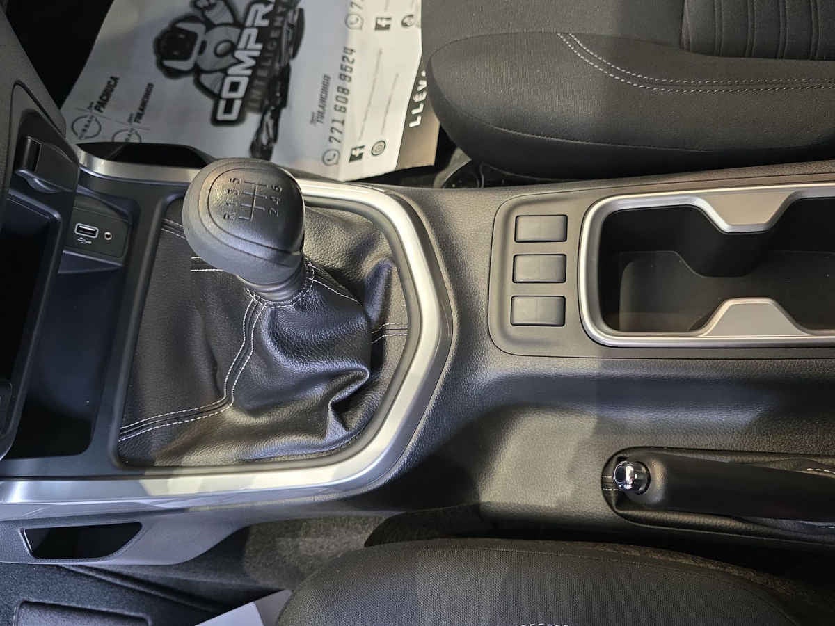 2026 Nissan Frontier 4p LE L4/2.5 Man