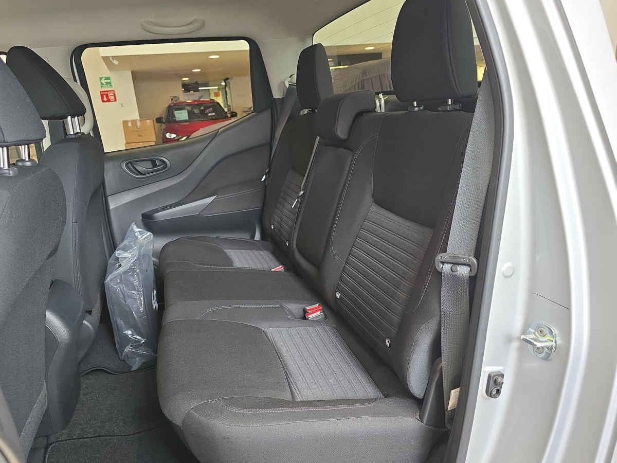 2026 Nissan Frontier 4p LE L4/2.5 Man