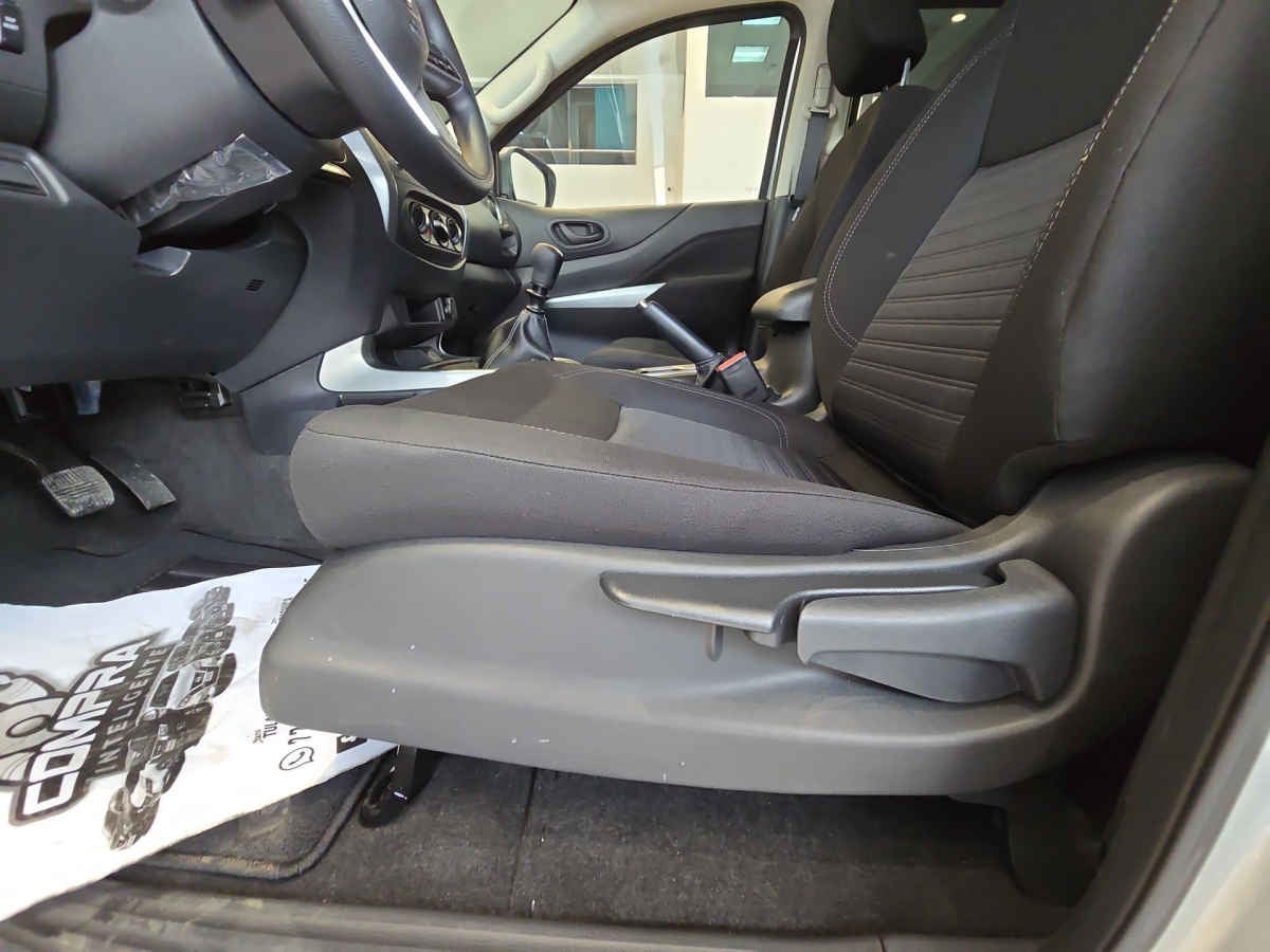 2026 Nissan Frontier 4p LE L4/2.5 Man