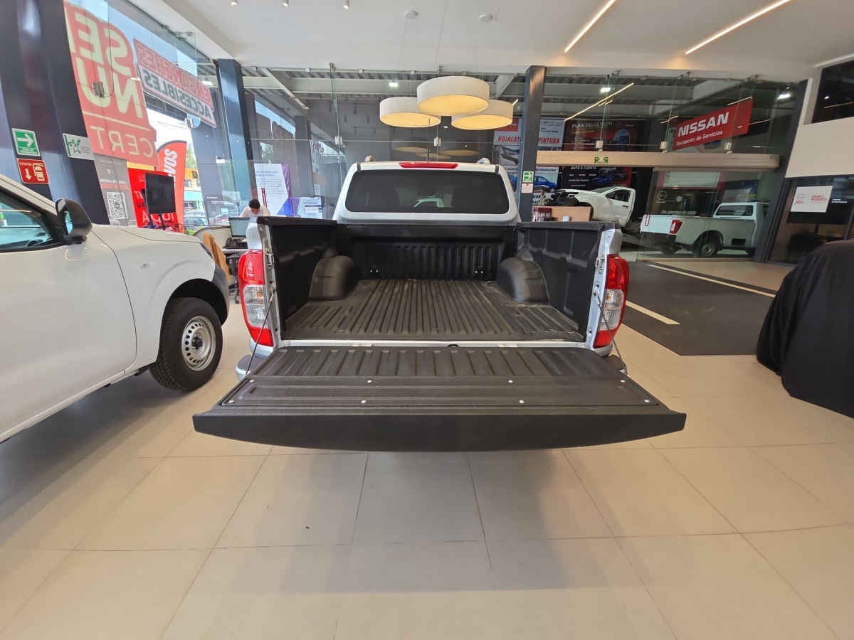 2026 Nissan Frontier 4p LE L4/2.5 Man