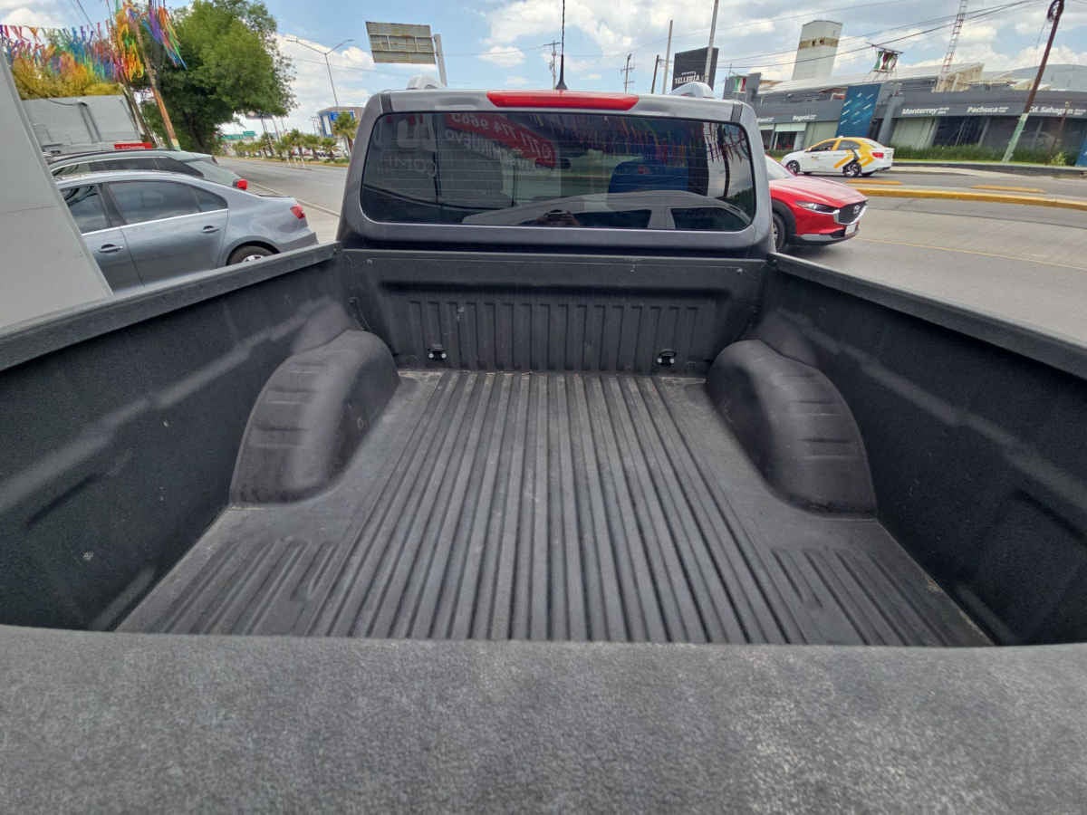 2022 Nissan Frontier 4p LE L4/2.5 Aut