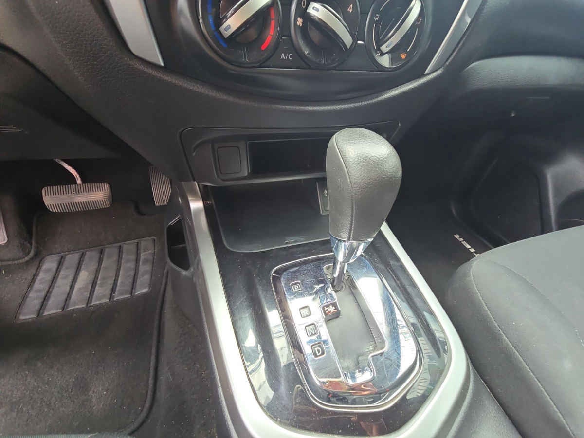2022 Nissan Frontier 4p LE L4/2.5 Aut