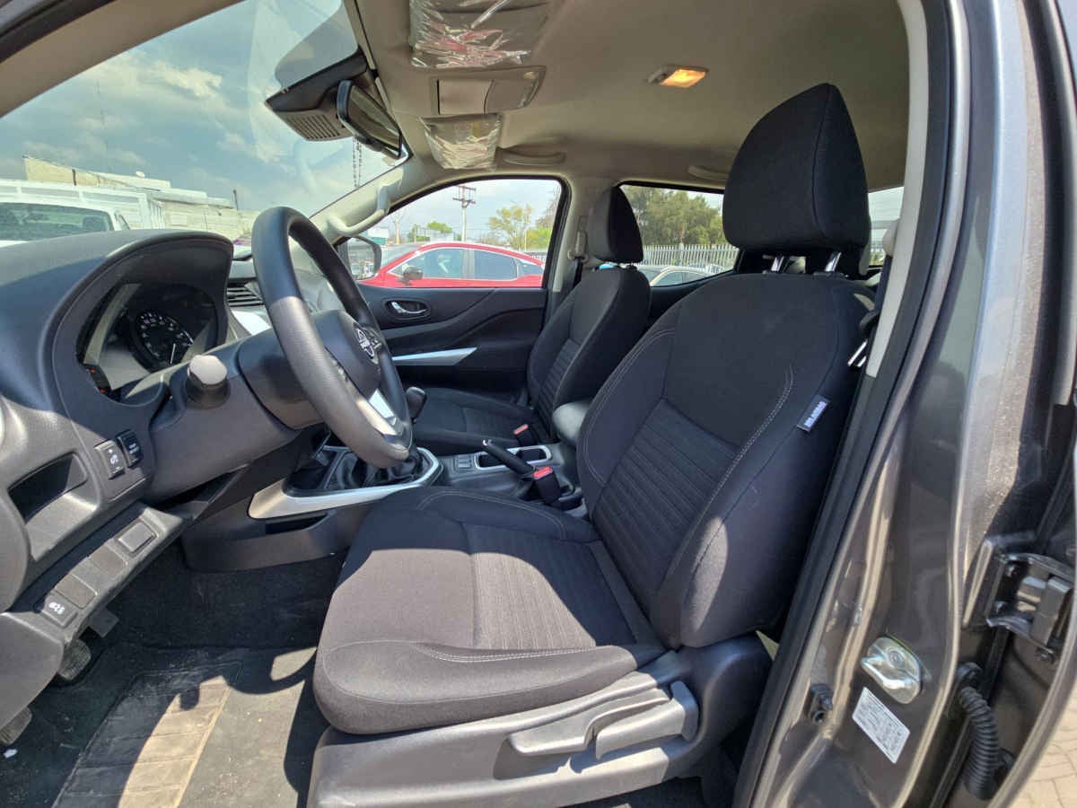 2025 Nissan Frontier 4p LE L4/2.5 Man