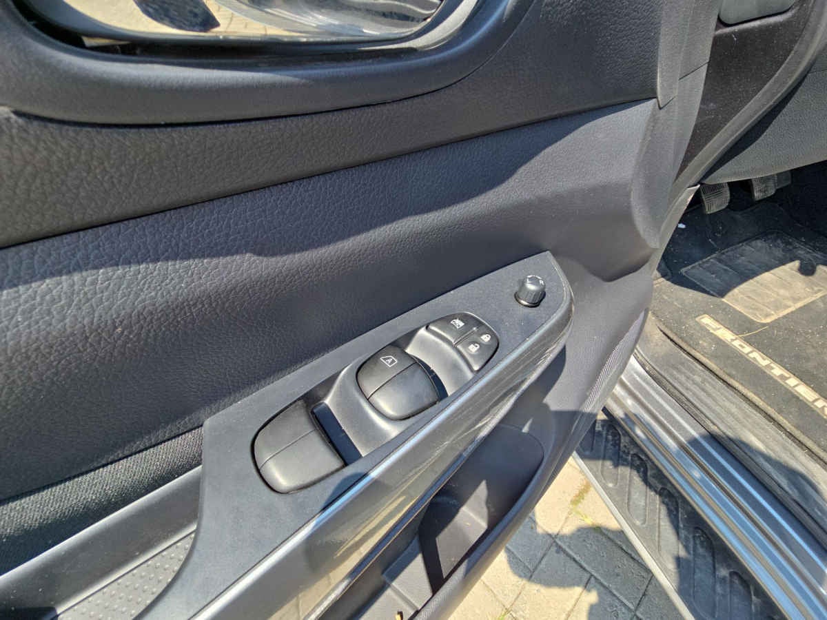 2025 Nissan Frontier 4p LE L4/2.5 Man