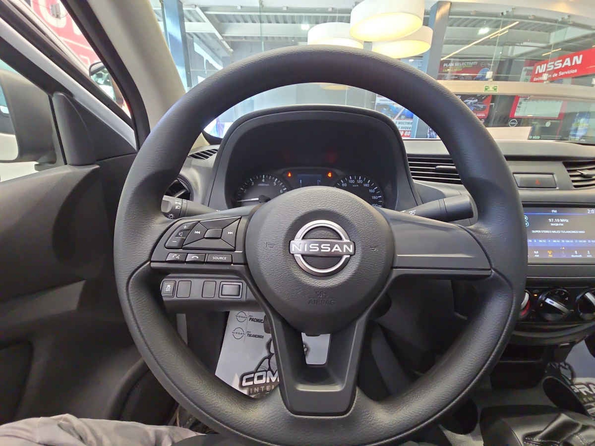 2026 Nissan Chasis Cabina NP300 2p L4/2.5 Man A/A VDC
