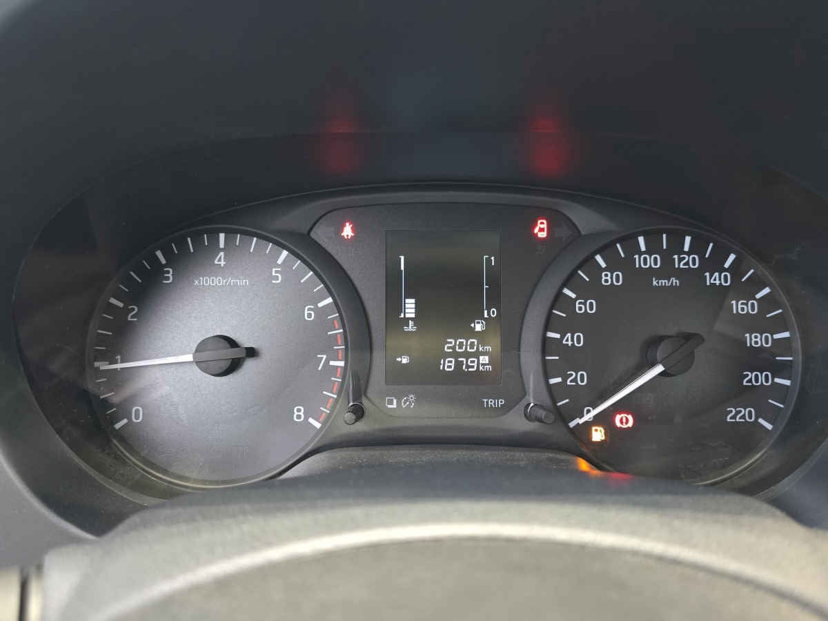 2026 Nissan Chasis Cabina NP300 2p L4/2.5 Man A/A VDC