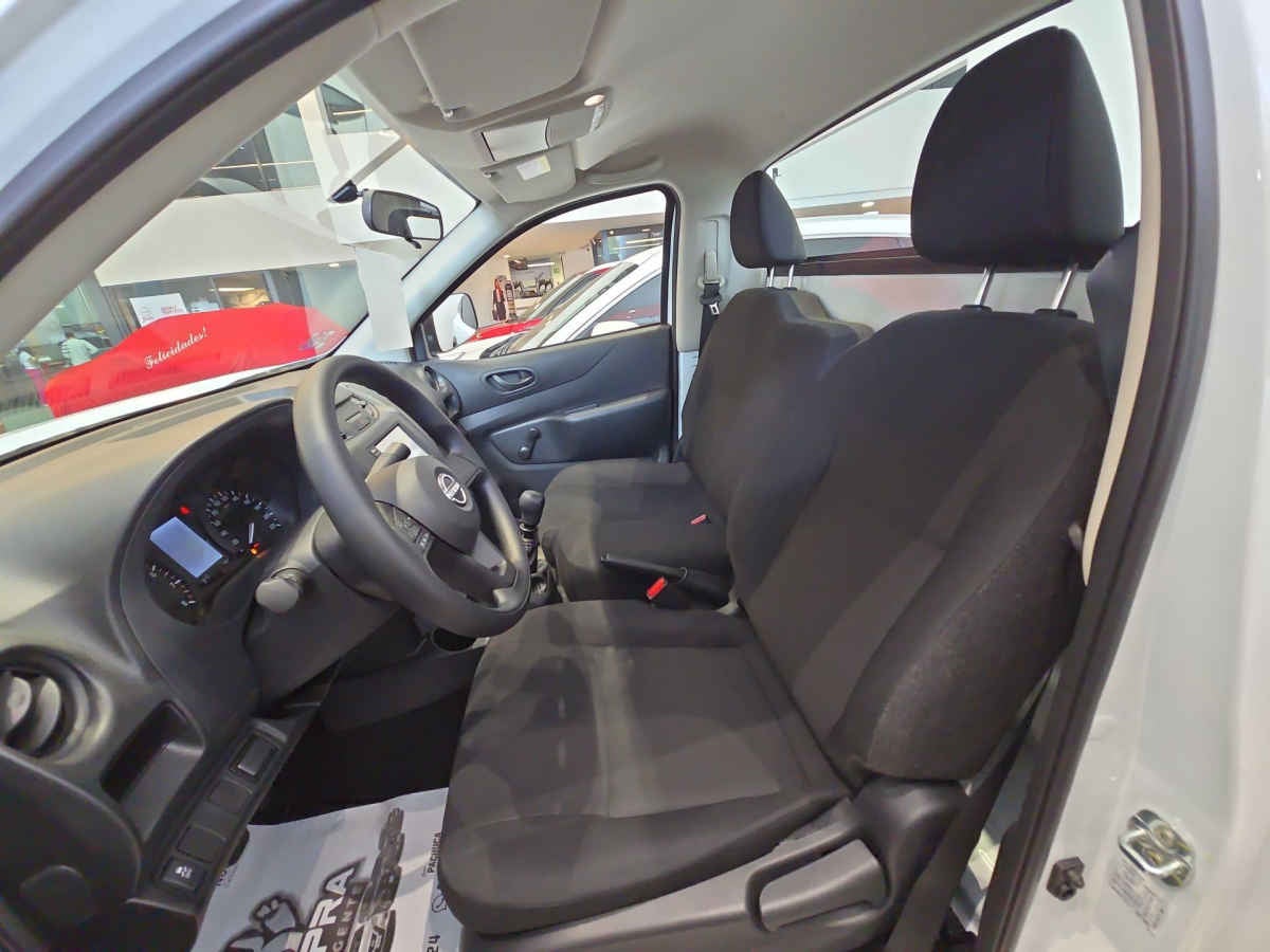 2026 Nissan Chasis Cabina NP300 2p L4/2.5 Man A/A VDC