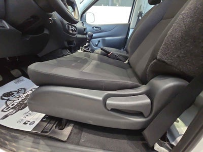 2026 Nissan Chasis Cabina NP300 2p L4/2.5 Man A/A VDC