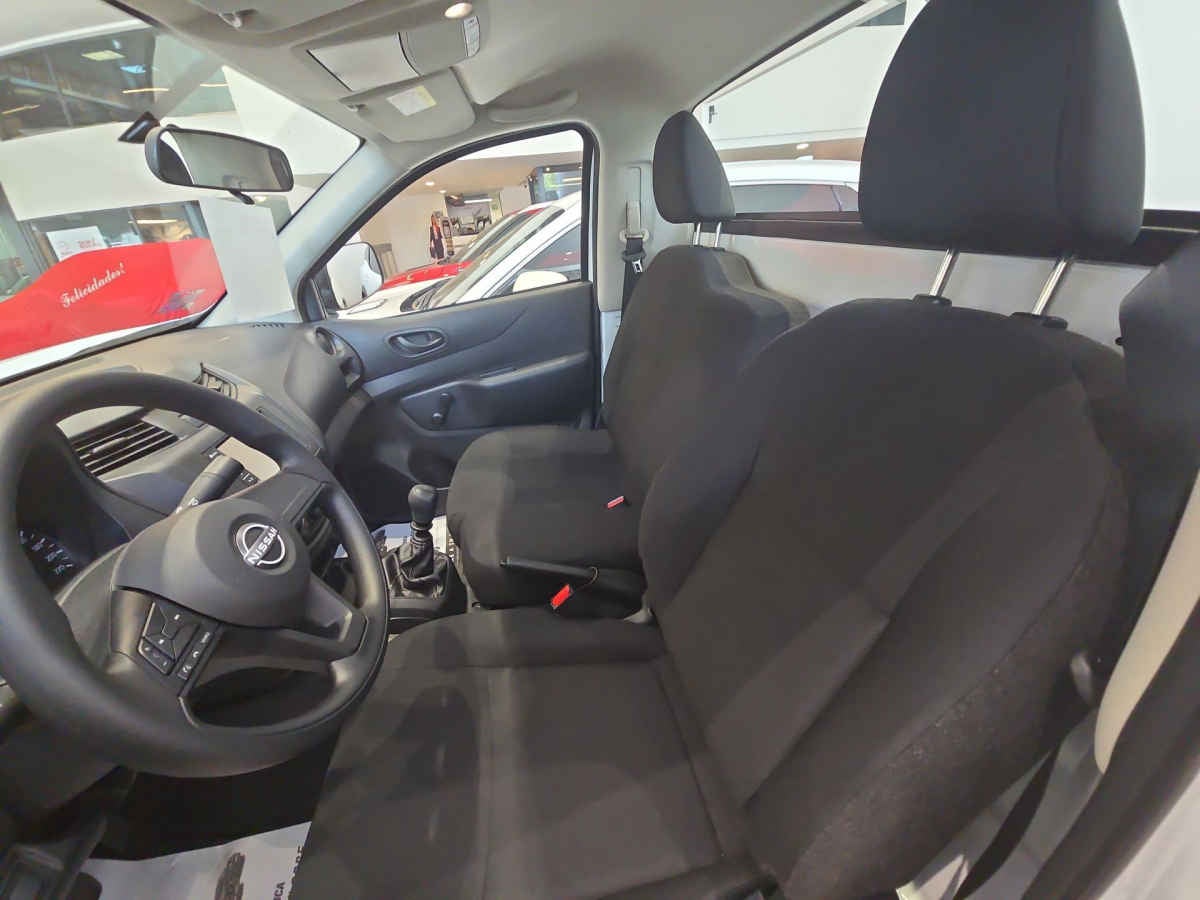 2026 Nissan Chasis Cabina NP300 2p L4/2.5 Man A/A VDC