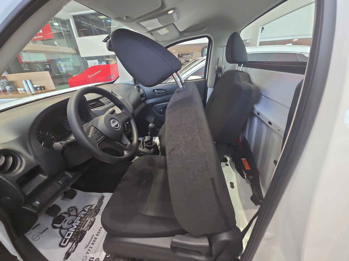 2026 Nissan Chasis Cabina NP300 2p L4/2.5 Man A/A VDC