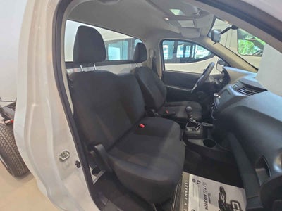 2026 Nissan Chasis Cabina NP300 2p L4/2.5 Man A/A VDC
