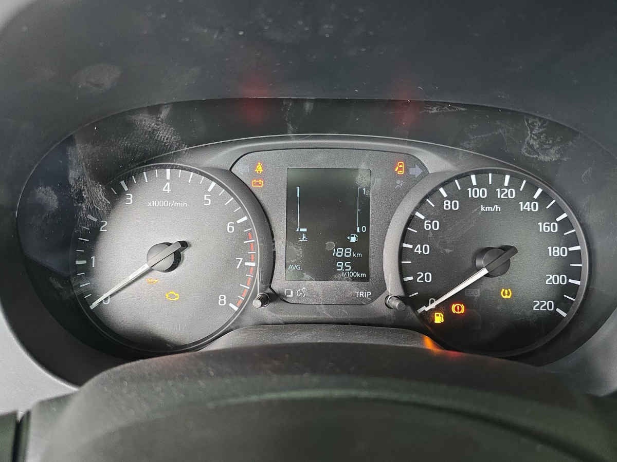 2026 Nissan Chasis Cabina NP300 2p L4/2.5 Man A/A VDC