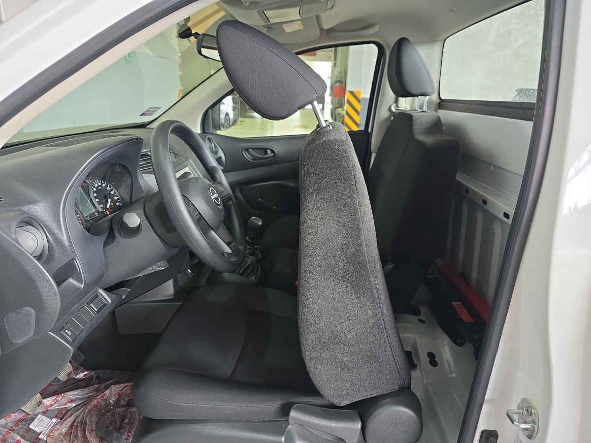 2026 Nissan Chasis Cabina NP300 2p L4/2.5 Man A/A VDC