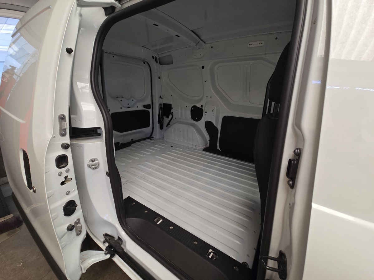 2024 Renault Kangoo 5p Intense L4/2.5 Man