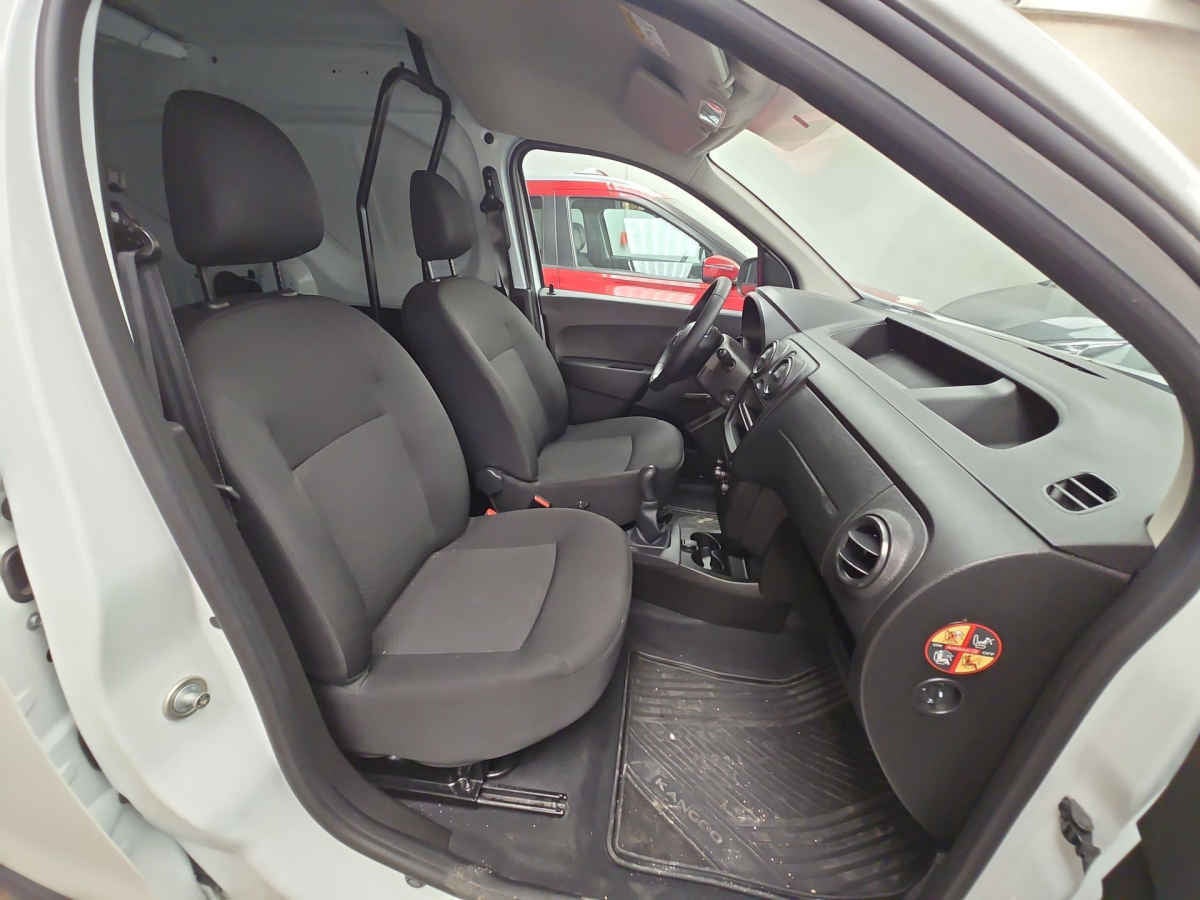 2024 Renault Kangoo 5p Intense L4/2.5 Man