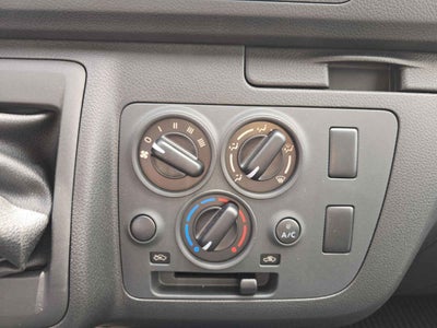 2026 Nissan Urvan 4p Amplia L4/2.5 Man