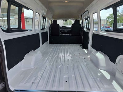 2026 Nissan Urvan 4p Amplia L4/2.5 Man