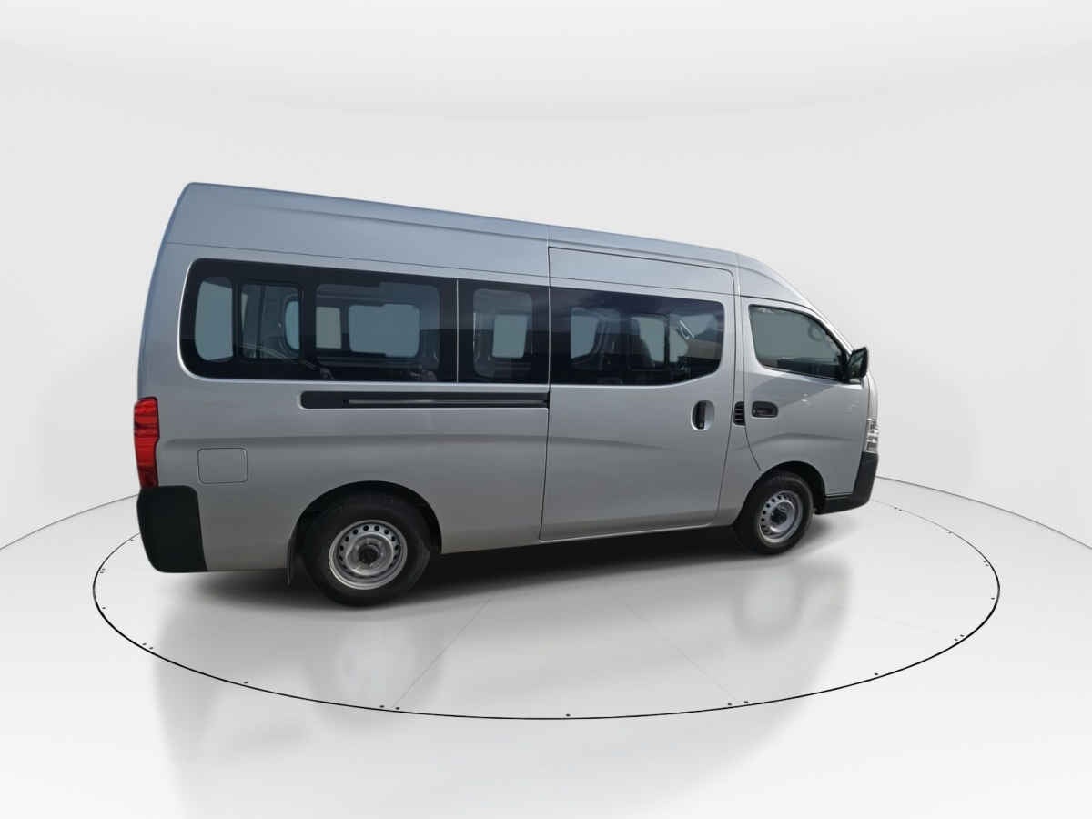 2026 Nissan Urvan 4p Amplia L4/2.5 Man Ventanas