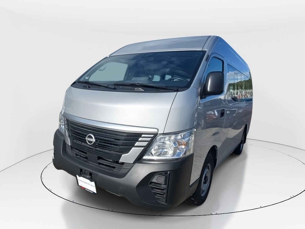 2026 Nissan Urvan 4p Amplia L4/2.5 Man Ventanas