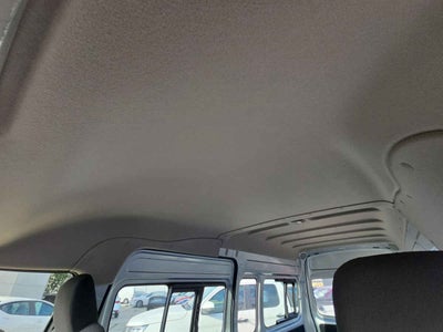 2026 Nissan Urvan 4p Amplia L4/2.5 Man Ventanas