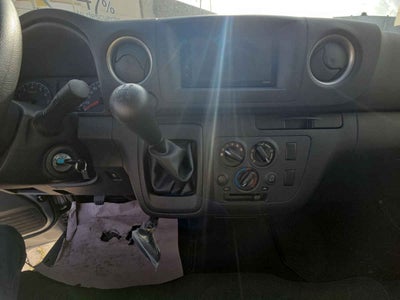 2026 Nissan Urvan 4p Amplia L4/2.5 Man Ventanas