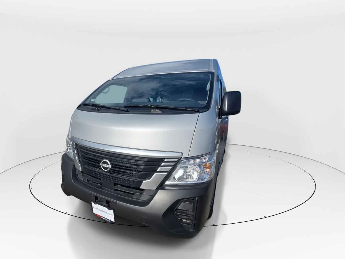 2026 Nissan Urvan 4p Amplia L4/2.5 Man Ventanas