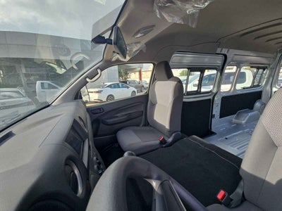 2026 Nissan Urvan 4p Amplia L4/2.5 Man Ventanas