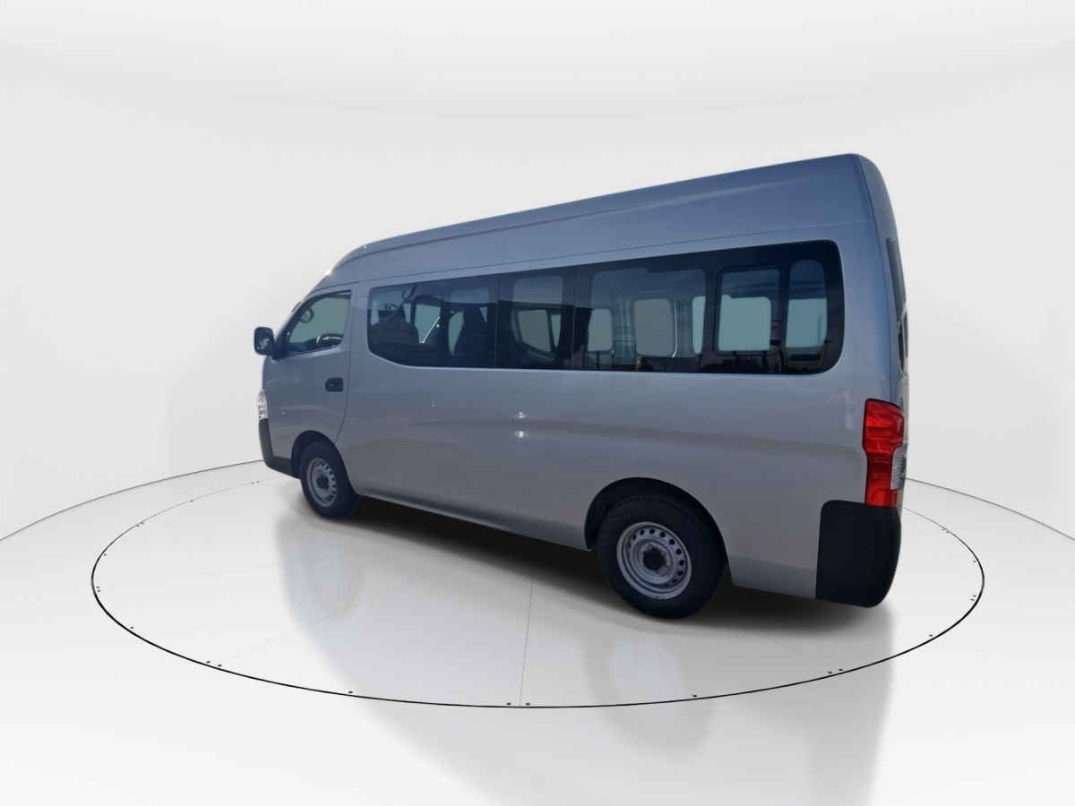 2026 Nissan Urvan 4p Amplia L4/2.5 Man Ventanas