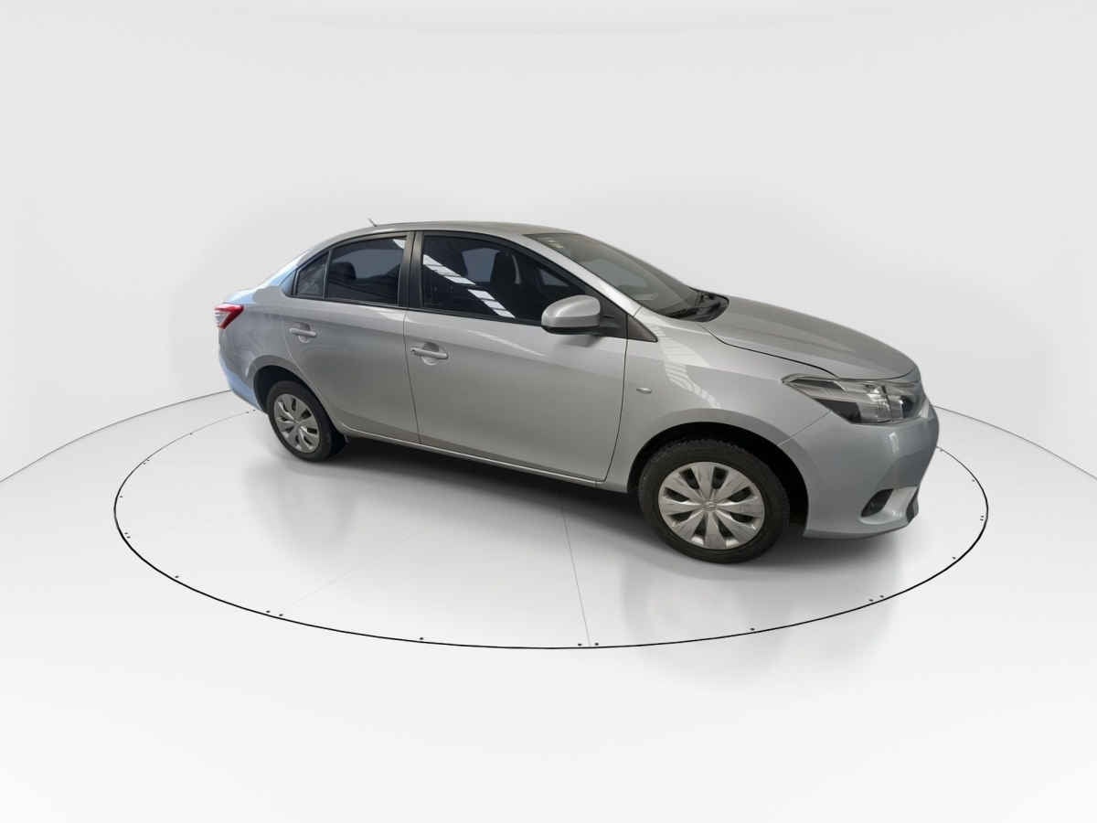 2017 Toyota Yaris 4p Sedán Core L4/1.5 Man