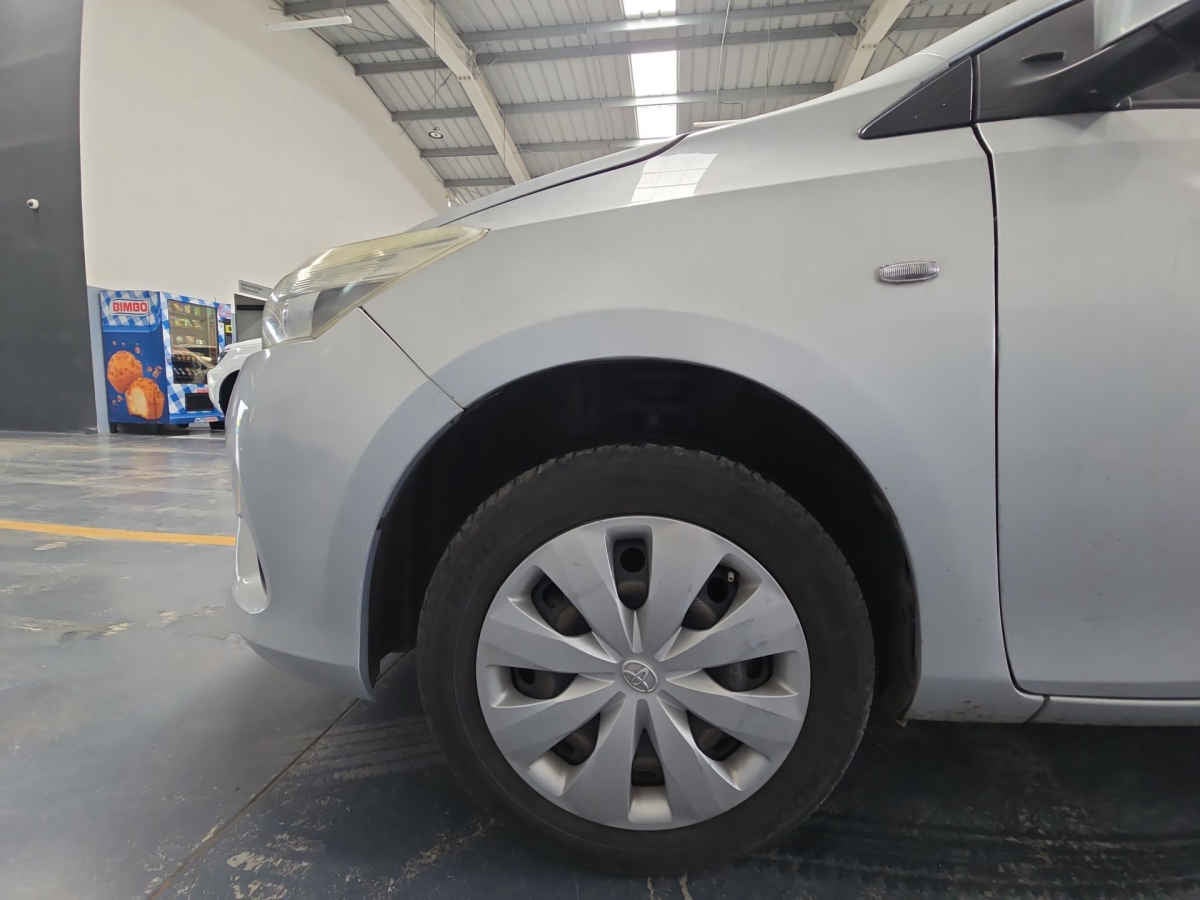 2017 Toyota Yaris 4p Sedán Core L4/1.5 Man