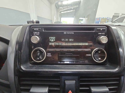 2017 Toyota Yaris 4p Sedán Core L4/1.5 Man