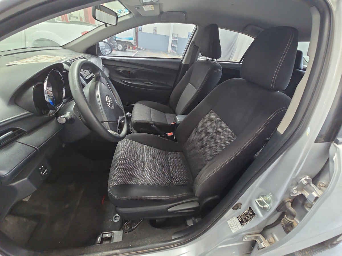 2017 Toyota Yaris 4p Sedán Core L4/1.5 Man