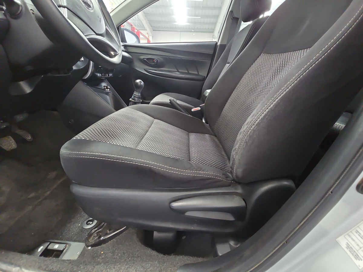 2017 Toyota Yaris 4p Sedán Core L4/1.5 Man