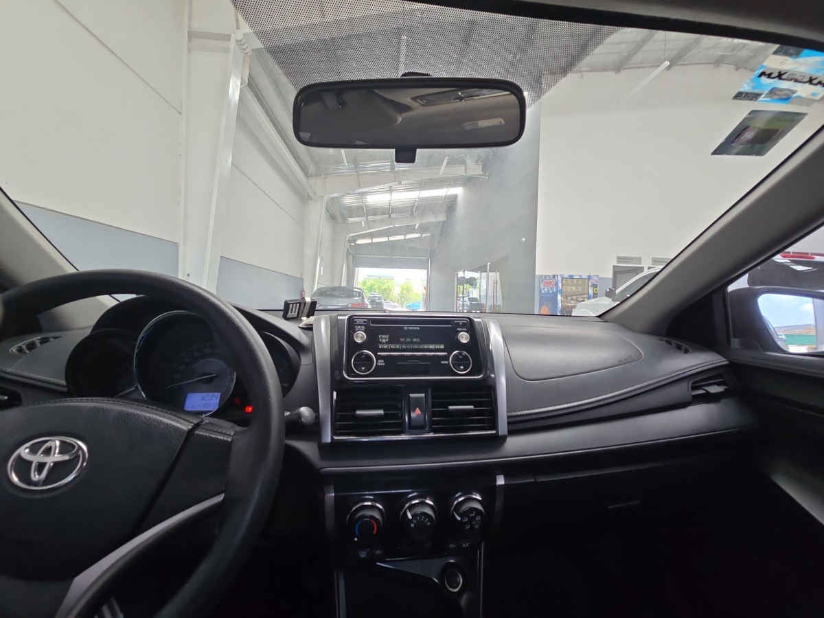 2017 Toyota Yaris 4p Sedán Core L4/1.5 Man