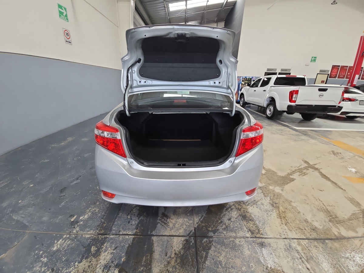 2017 Toyota Yaris 4p Sedán Core L4/1.5 Man