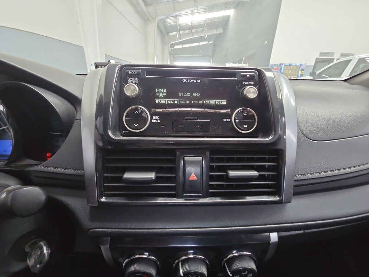 2017 Toyota Yaris 4p Sedán Core L4/1.5 Man