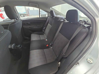 2017 Toyota Yaris 4p Sedán Core L4/1.5 Man