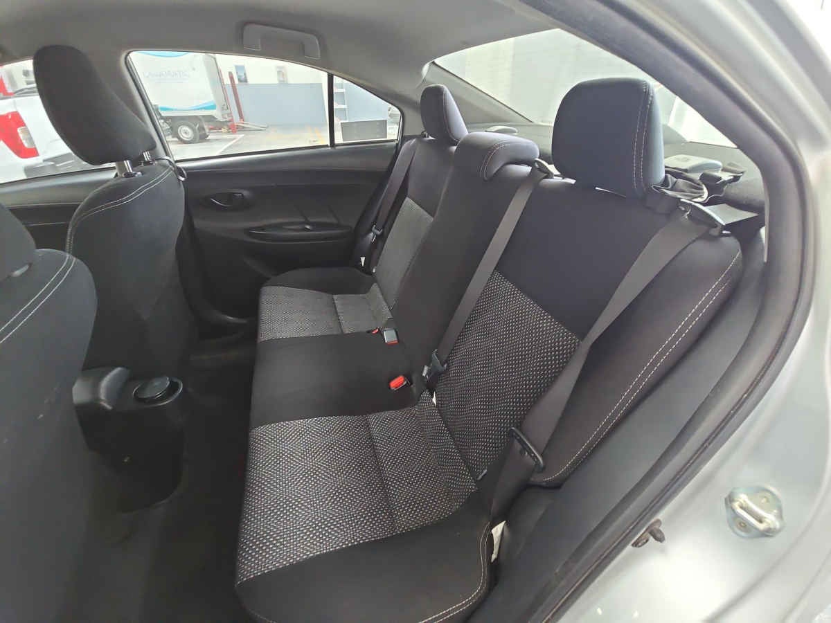 2017 Toyota Yaris 4p Sedán Core L4/1.5 Man