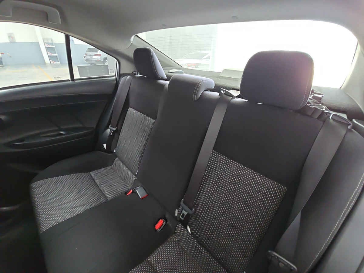 2017 Toyota Yaris 4p Sedán Core L4/1.5 Man