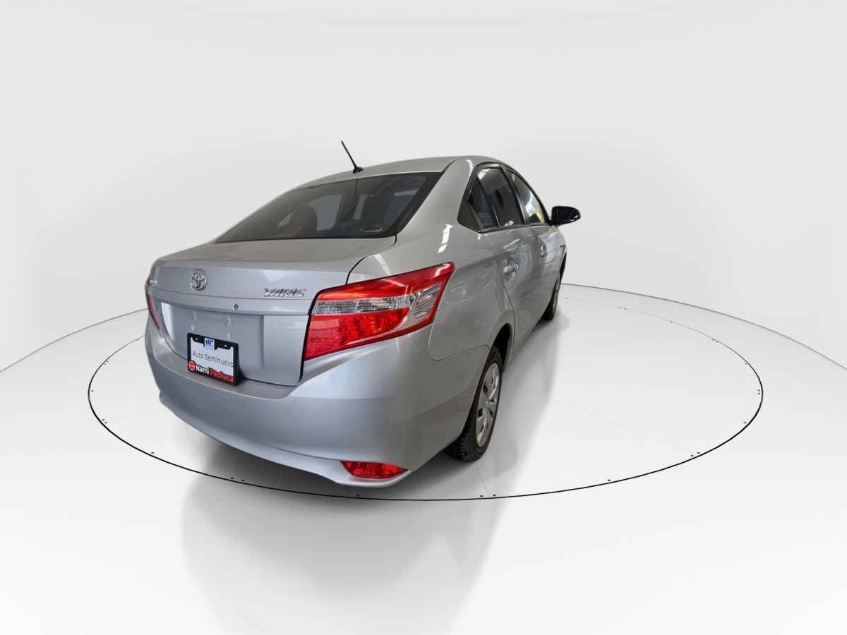2017 Toyota Yaris 4p Sedán Core L4/1.5 Man
