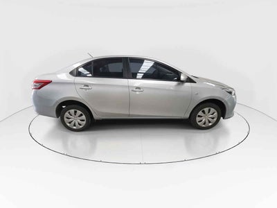 2017 Toyota Yaris 4p Sedán Core L4/1.5 Man