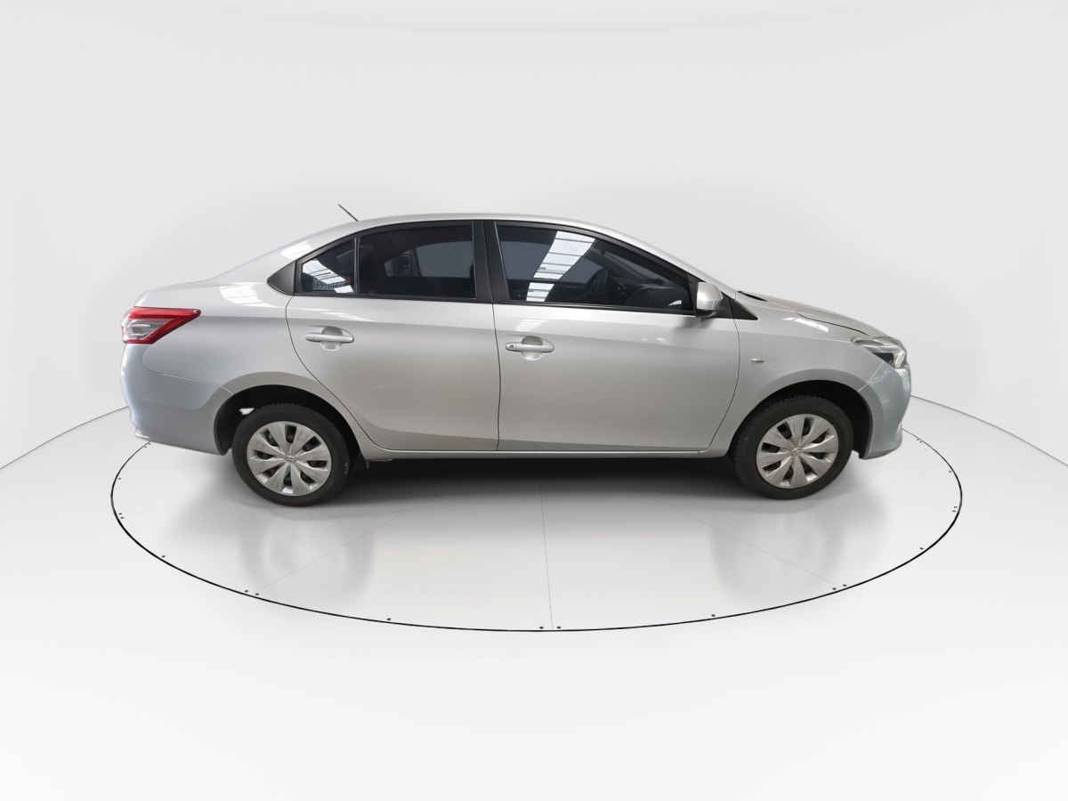 2017 Toyota Yaris 4p Sedán Core L4/1.5 Man
